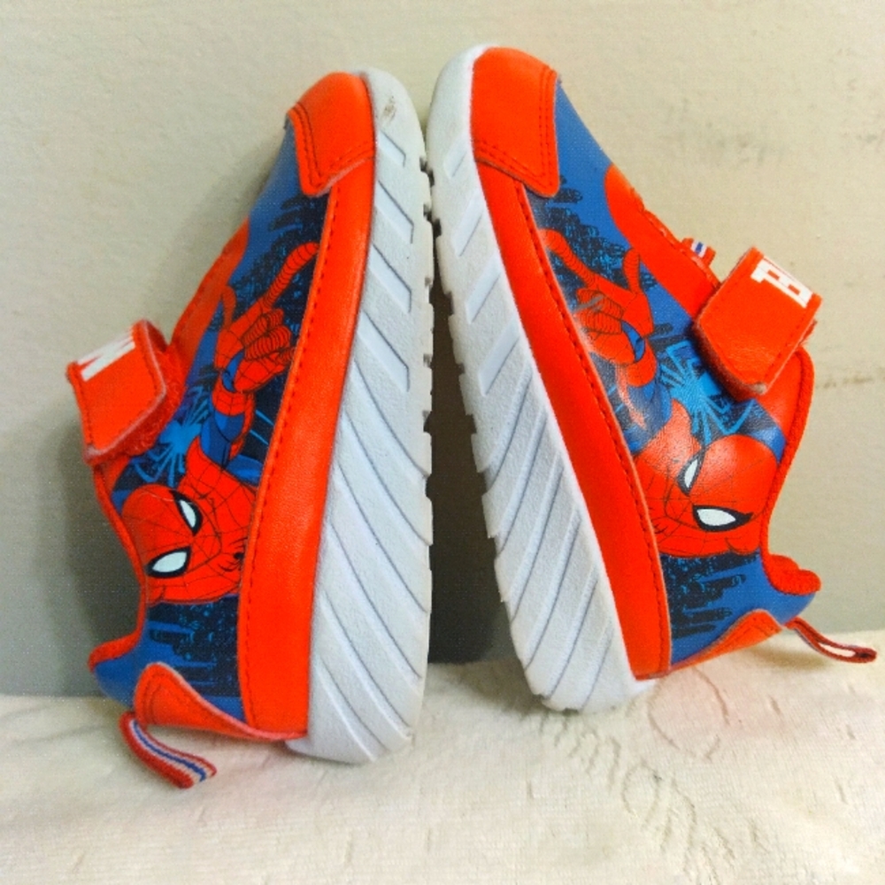 Spider-Man KIDS Sneakers - Red and Blue Size 6 TODDLERS - 4.5 INCHES INSIDE